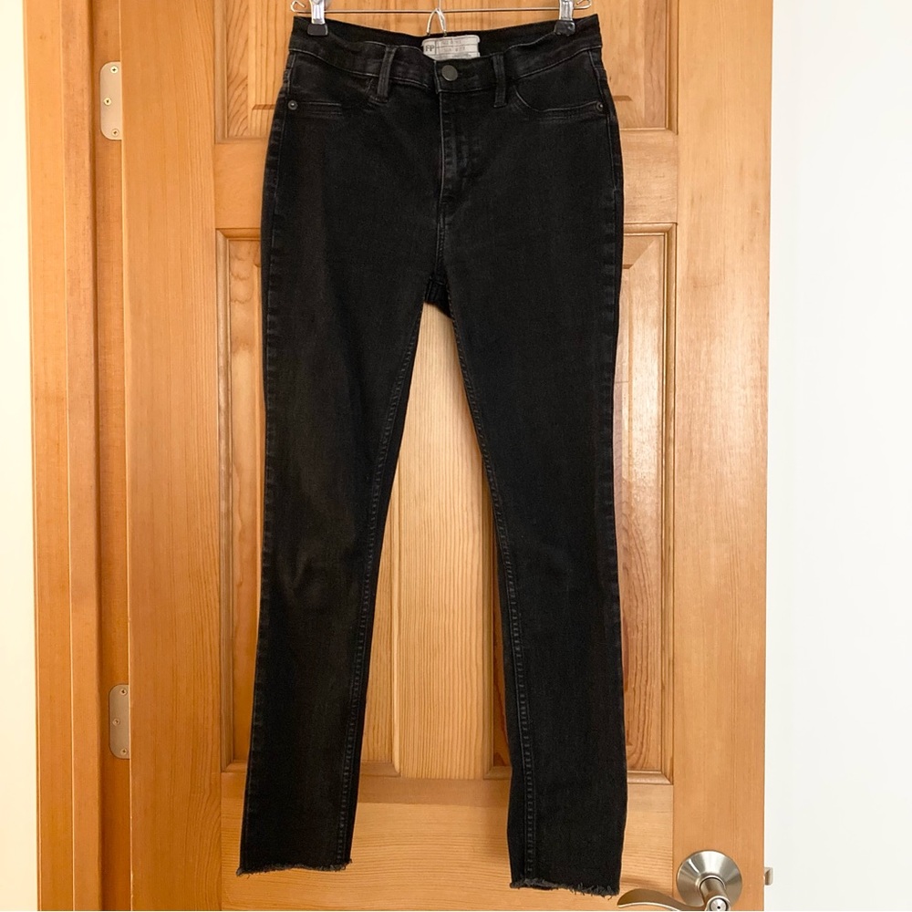 Free People Skinny Jeans Legging
Size 27 R, Black - Picture 3 of 6